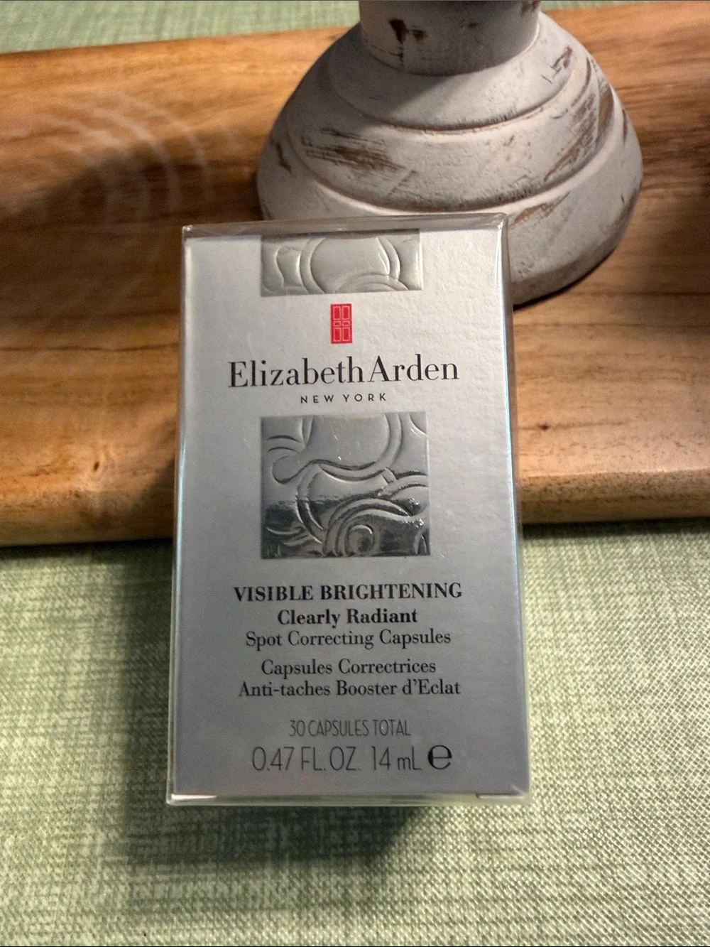 Elizabeth Arden clearly radiant spot correcting capsules 0.47fl oz 30 capsules